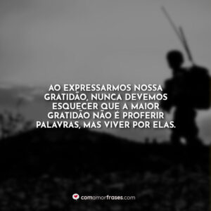 Coragem é quase uma contradição em termos. Significa um forte desejo de viver assumindo a forma de uma prontidão para morrer.
