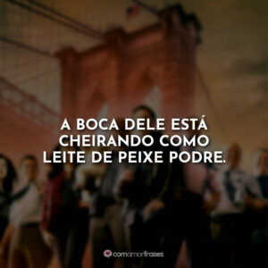 A boca dele está cheirando como leite de peixe podre.