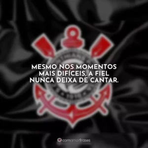 Mesmo nos momentos mais difíceis, a Fiel nunca deixa de cantar.