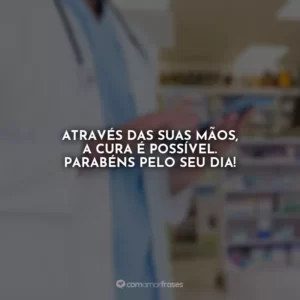 Dos bancos acadêmicos ao atendimento ao público, sua dedicação é impecável. Feliz Dia do Farmacêutico!