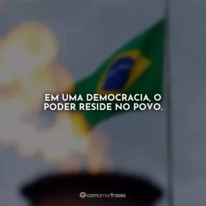 Em uma democracia, o poder reside no povo.