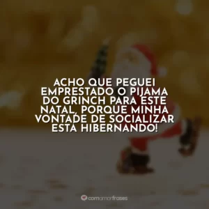 Acho que peguei emprestado o pijama do Grinch para este Natal, porque minha vontade de socializar está hibernando!