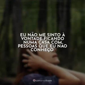 Eu não me sinto à vontade ficando numa casa com pessoas que eu não conheço​​. O Mundo Depois de Nós